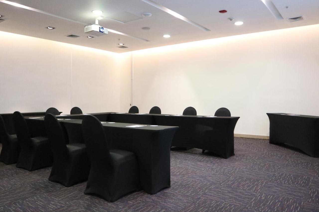 Wyndham Concepcion Pettra Hotel Exterior photo A meeting room at the hotel