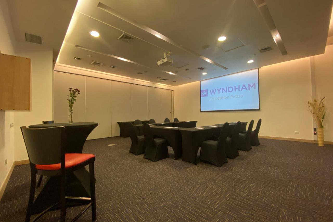 Wyndham Concepcion Pettra Hotel Exterior photo The boardroom at the Wyndham office in Singapore