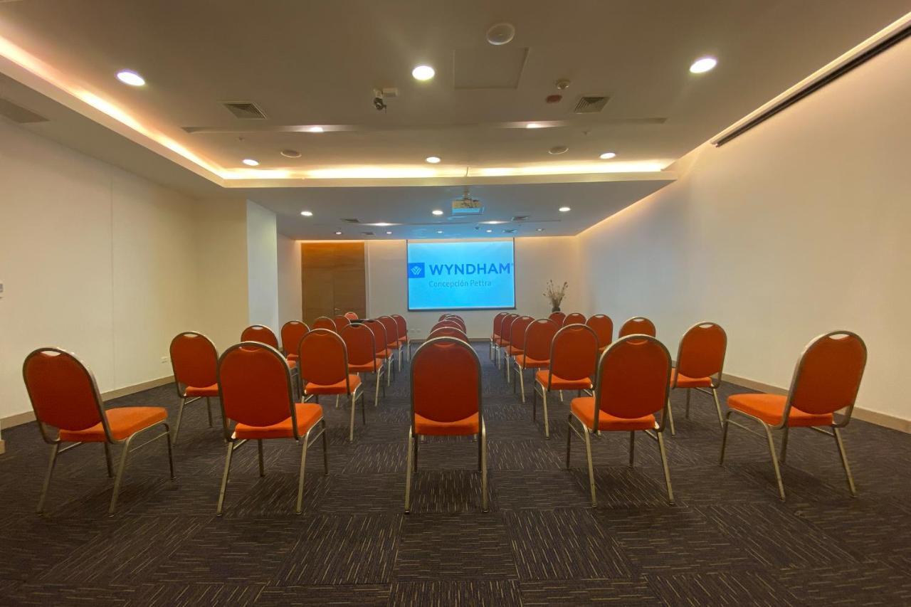 Wyndham Concepcion Pettra Hotel Exterior photo Meeting room at Wyndham Garden, Bangkok